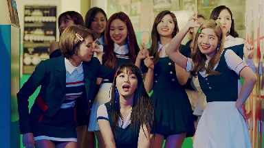 【4K超清MV】【韩国女团Twice《Signal》与外星人的邂逅】【WEBM/616M】