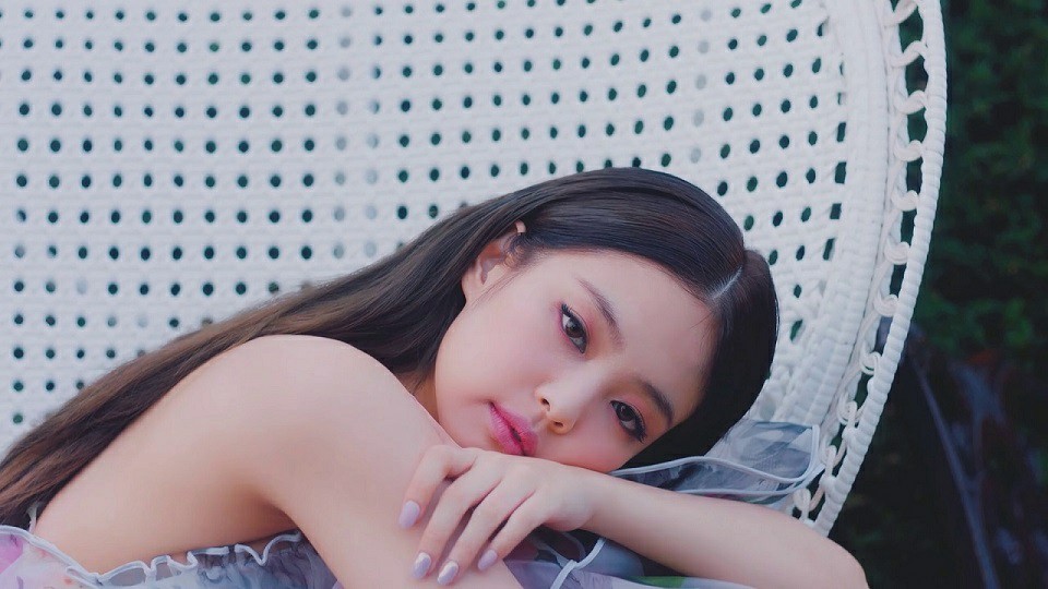 韩国女团BLACKPINK成员Jennie单曲《SOLO》4K超清MV下载