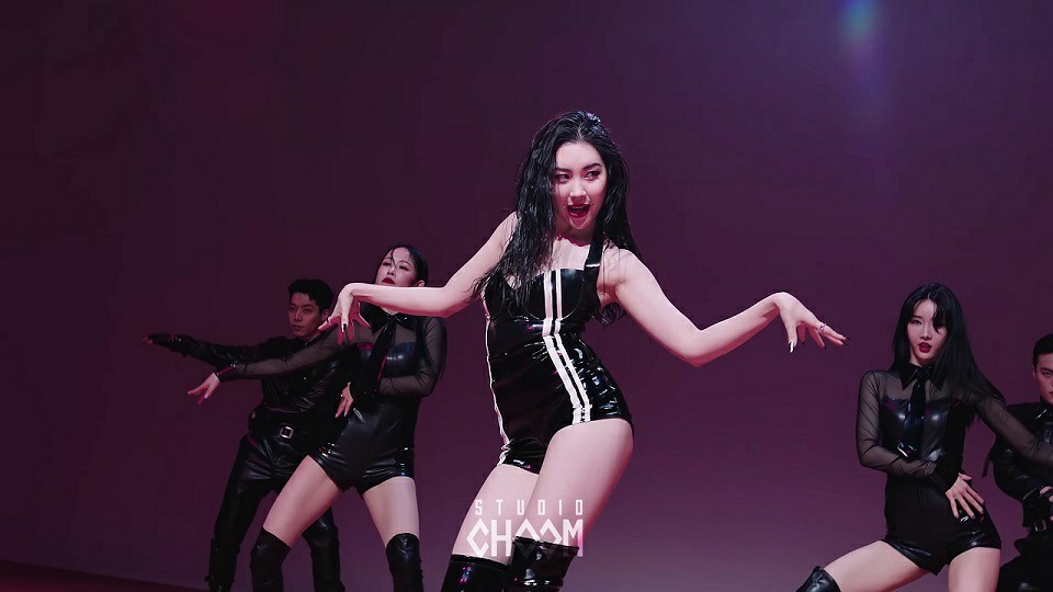 韩国歌手宣美Sunmi 2021单曲《Tail》尾巴大尺度练习室版4K超清MV！