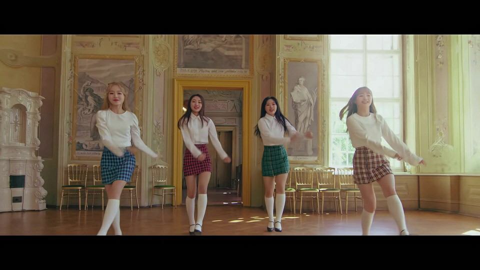 韩国女团LOONA yyxy《love4eva》 - feat. Grimes 4K超清MV下载