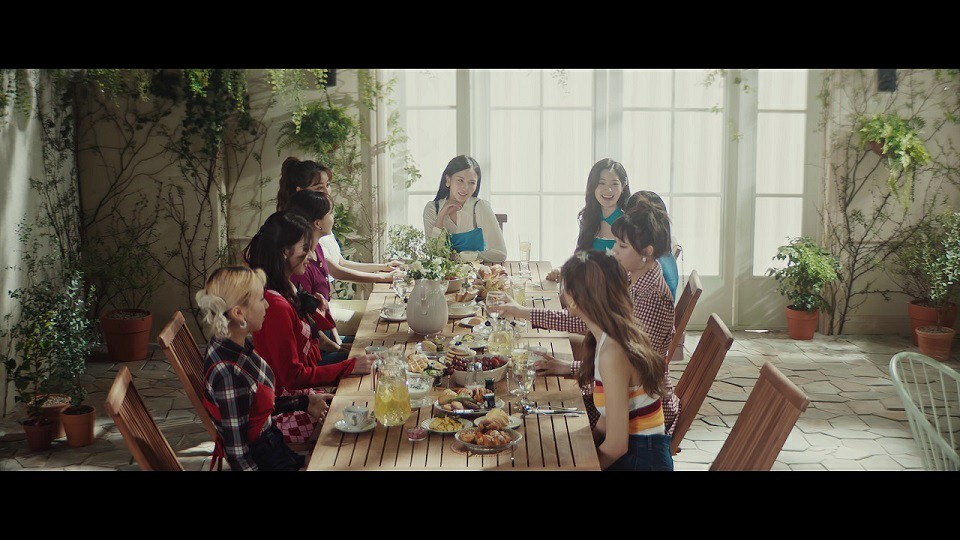 韩国女团Twice《Kura Kura》4K 2160P超清MV下载