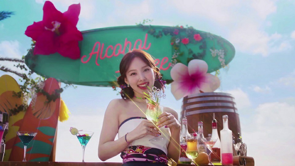 韩国女团Twice《Alcohol Free》2160P 4K超清MV下载