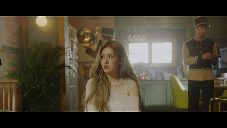 全昭弥Somi《WhatYouWaitingFor》4K超清MV下载