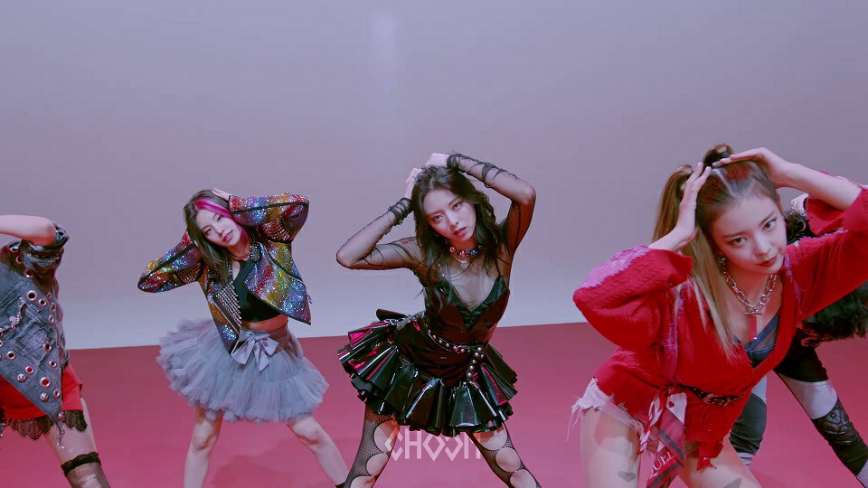 韩国女团Itzy2021年9月新歌《LOCO》4K超清练习室版MV下载