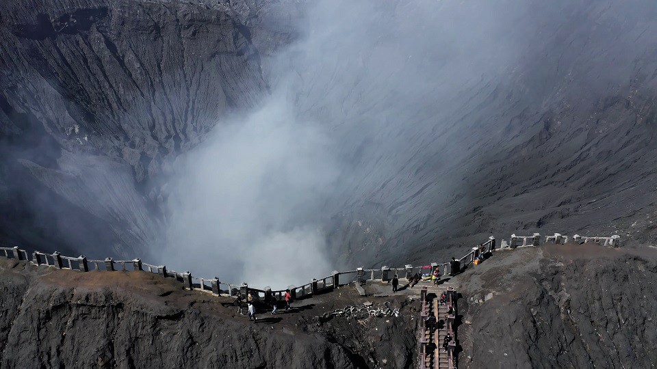 4K超清东南亚印度尼西亚 爪哇岛 苏拉威西岛 苏门答腊 火山口与海滨风景视频下载