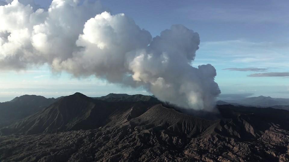 4K超清东南亚印度尼西亚 爪哇岛 苏拉威西岛 苏门答腊 火山口与海滨风景视频下载