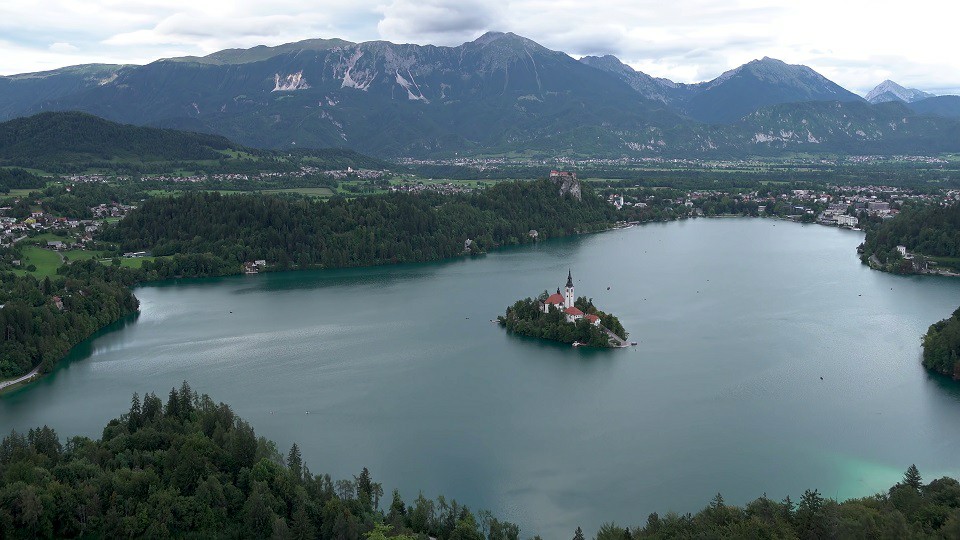 斯洛文尼亚 翡翠冰湖 布莱德湖Lake Bled 4K超清风景视频下载