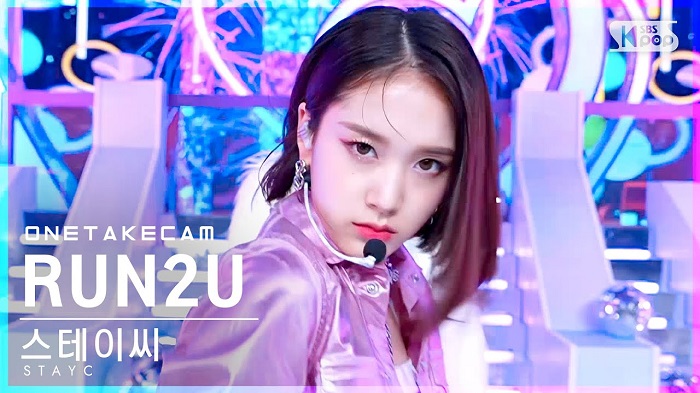 韩国女团Stayc《Run2u》一镜到底现场版4K超清MV